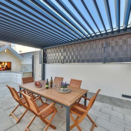 Luxury Apartment Pia With Swimming Pool And Grill Trogir Dış mekan fotoğraf