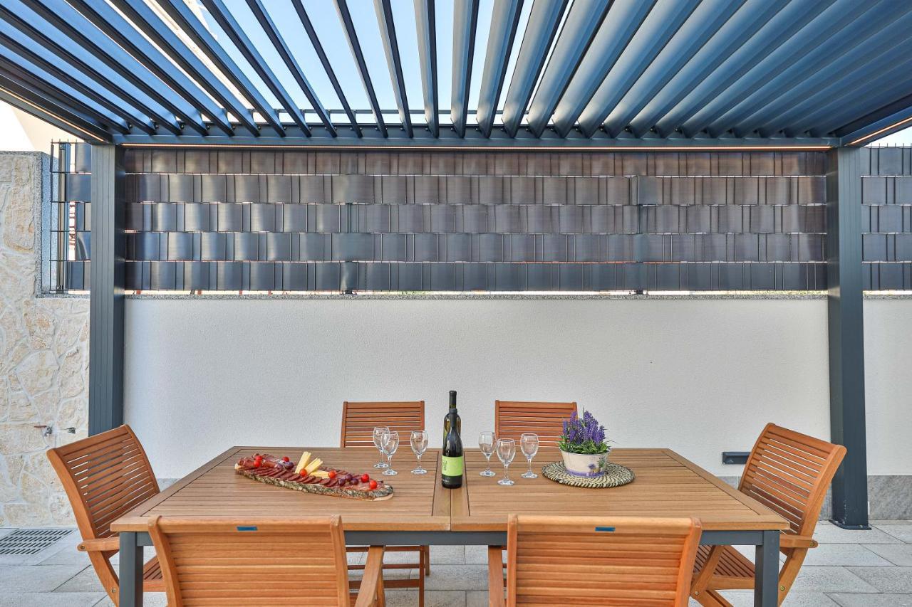 Luxury Apartment Pia With Swimming Pool And Grill Trogir Dış mekan fotoğraf