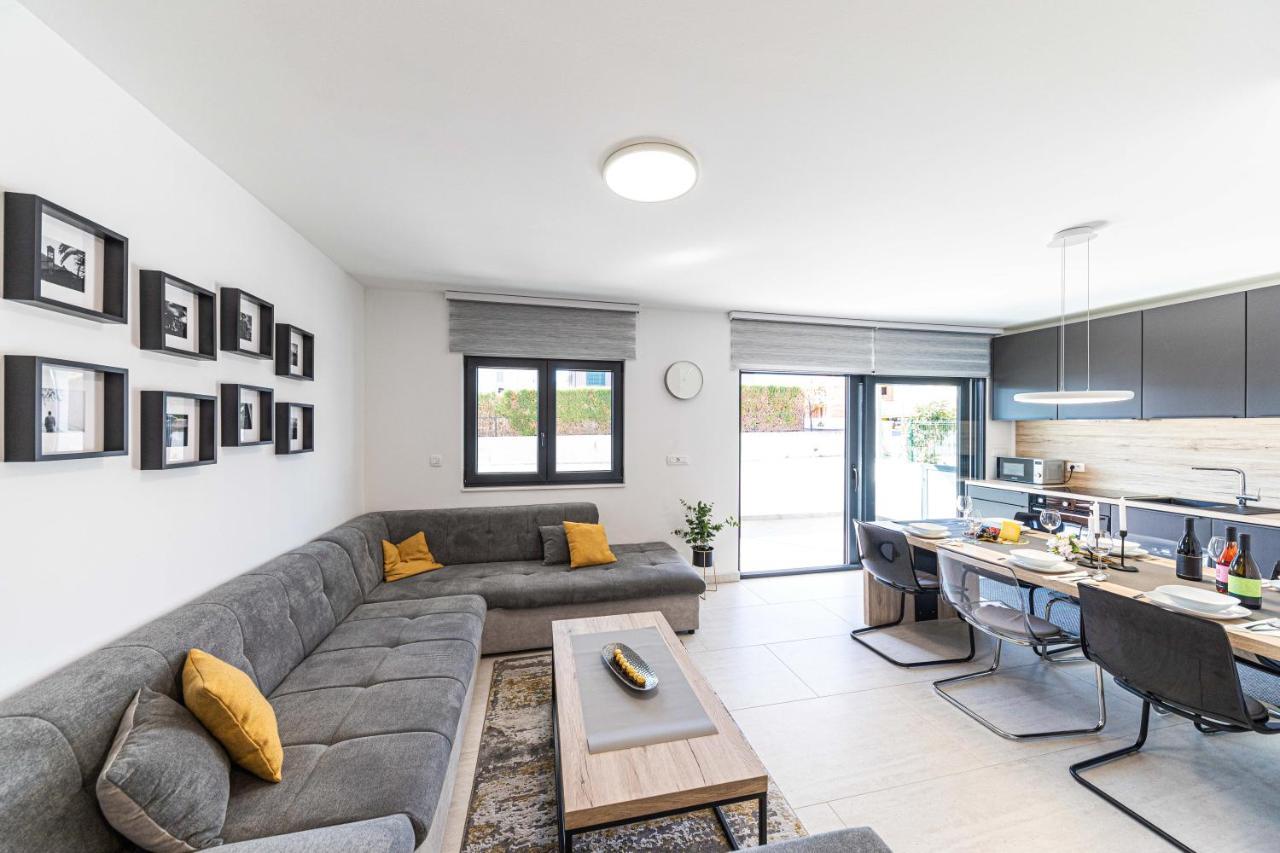 Luxury Apartment Pia With Swimming Pool And Grill Trogir Dış mekan fotoğraf