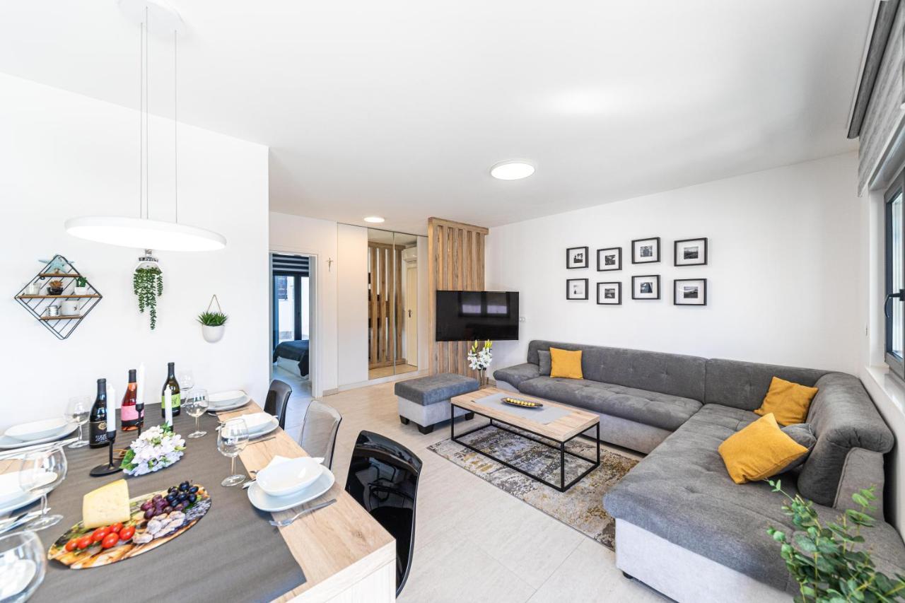 Luxury Apartment Pia With Swimming Pool And Grill Trogir Dış mekan fotoğraf
