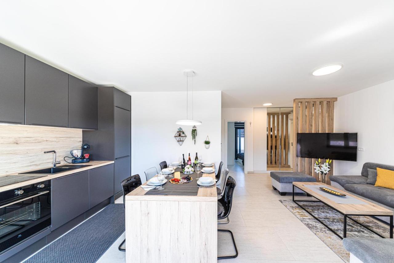 Luxury Apartment Pia With Swimming Pool And Grill Trogir Dış mekan fotoğraf