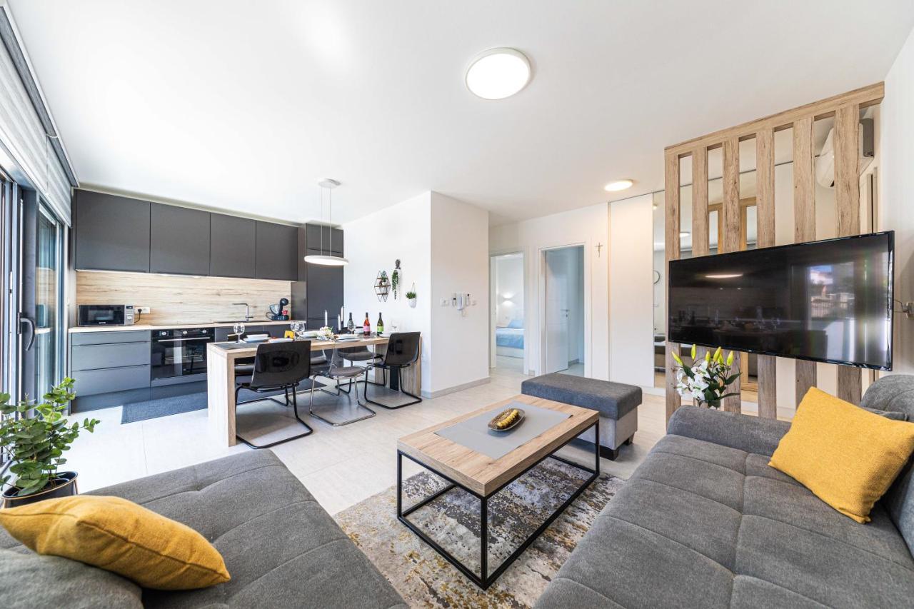Luxury Apartment Pia With Swimming Pool And Grill Trogir Dış mekan fotoğraf